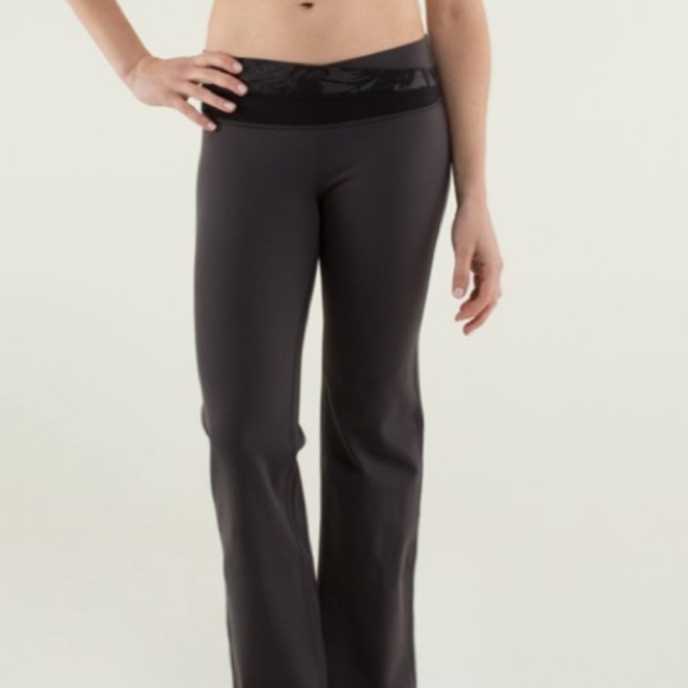 Lululemon Astro straight leg black floral leggings